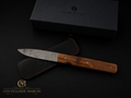 Couteau de poche Perceval Le Français avec lame Damasteel®, manche en fût de chêne et système liner-lock fabriqué en France