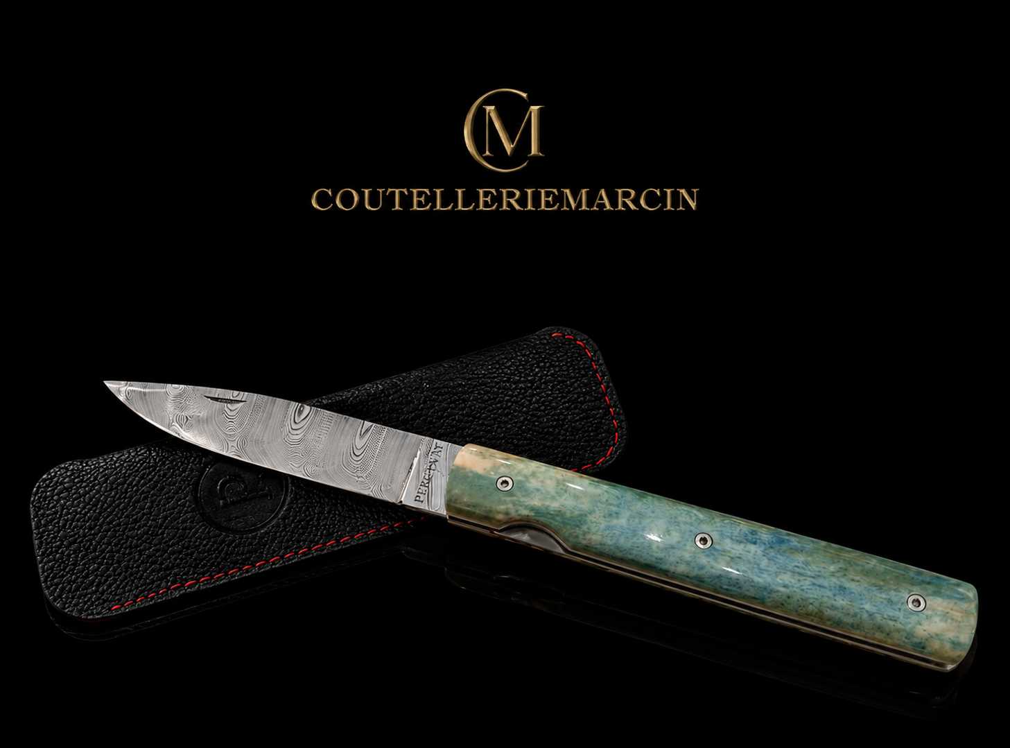 Le Français couteau pliant artisanal avec lame en acier Damas inox Twist et manche en os de chameau fabriqué à Thiers disponible en coutellerie à Liège